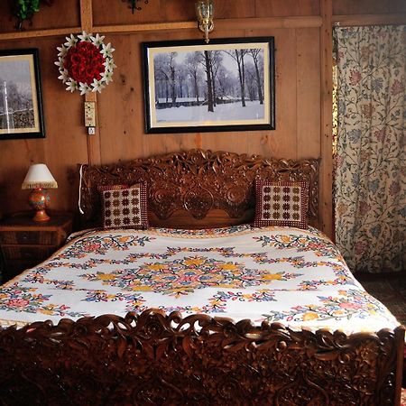 Heritage Geneva House Boat Srinagar  Exterior photo