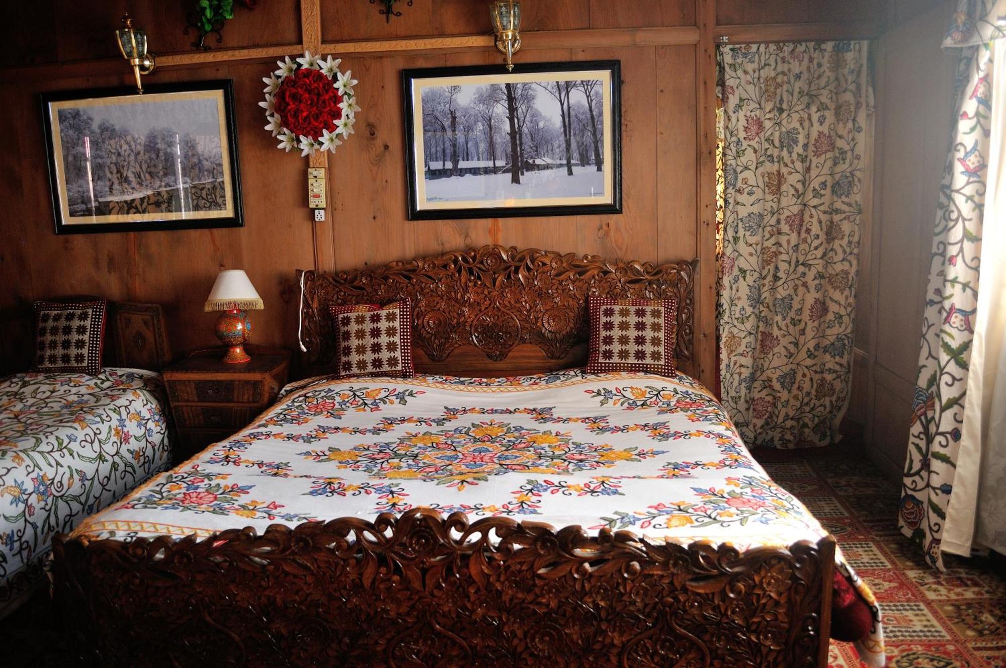 Heritage Geneva House Boat Srinagar  Exterior photo