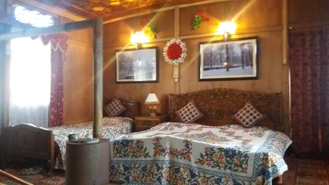 Heritage Geneva House Boat Srinagar  Exterior photo
