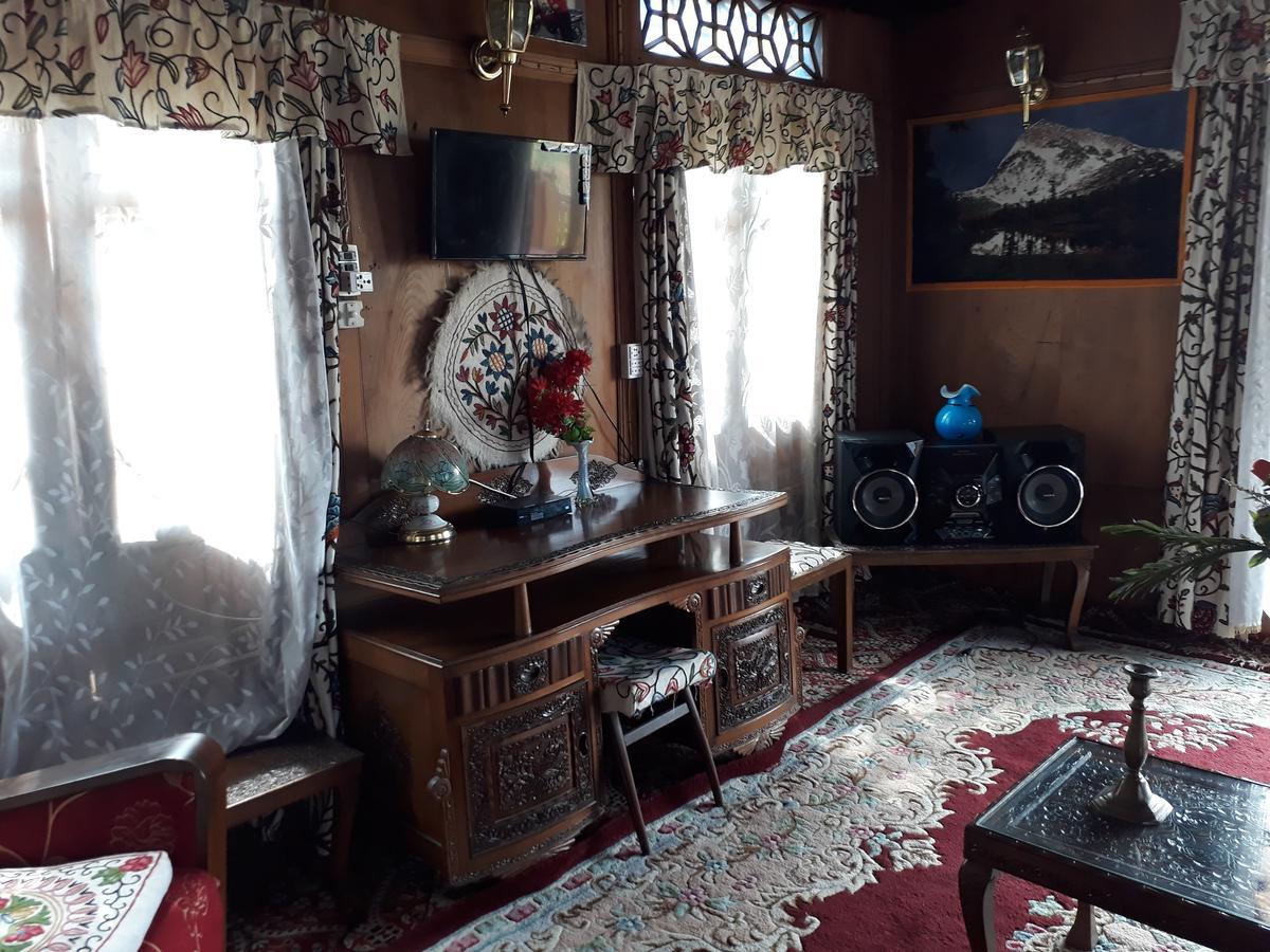 Heritage Geneva House Boat Srinagar  Exterior photo