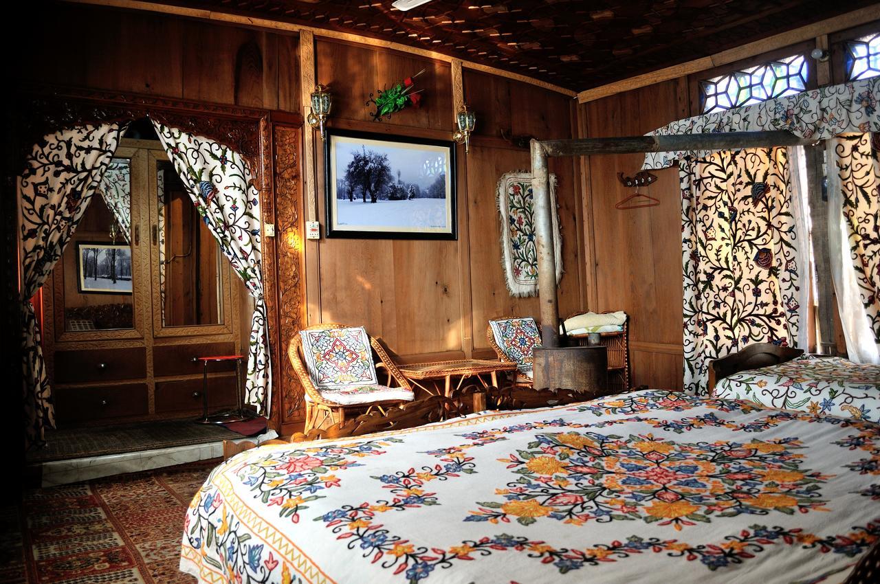 Heritage Geneva House Boat Srinagar  Exterior photo