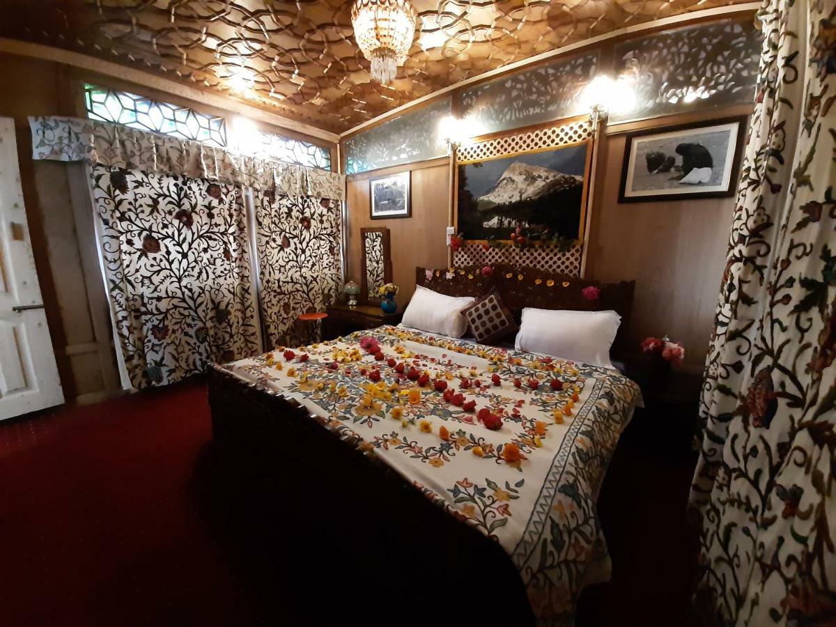 Heritage Geneva House Boat Srinagar  Exterior photo